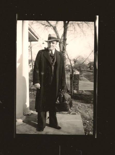 File:GeorgeQuinlanSuitPipe.jpg