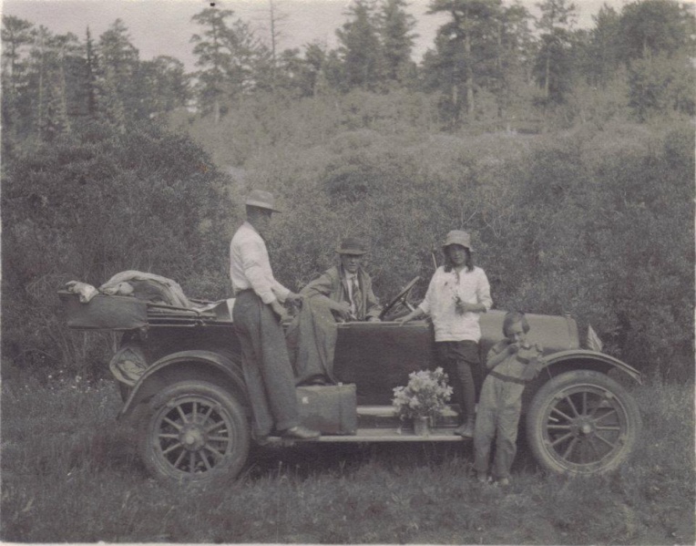File:Jane and Pauline Et Al.jpg