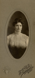 Katie Quinlan in Detroit, Michigan, circa 1907.