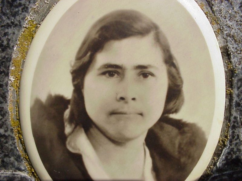 File:MTM Grave Picture.jpg